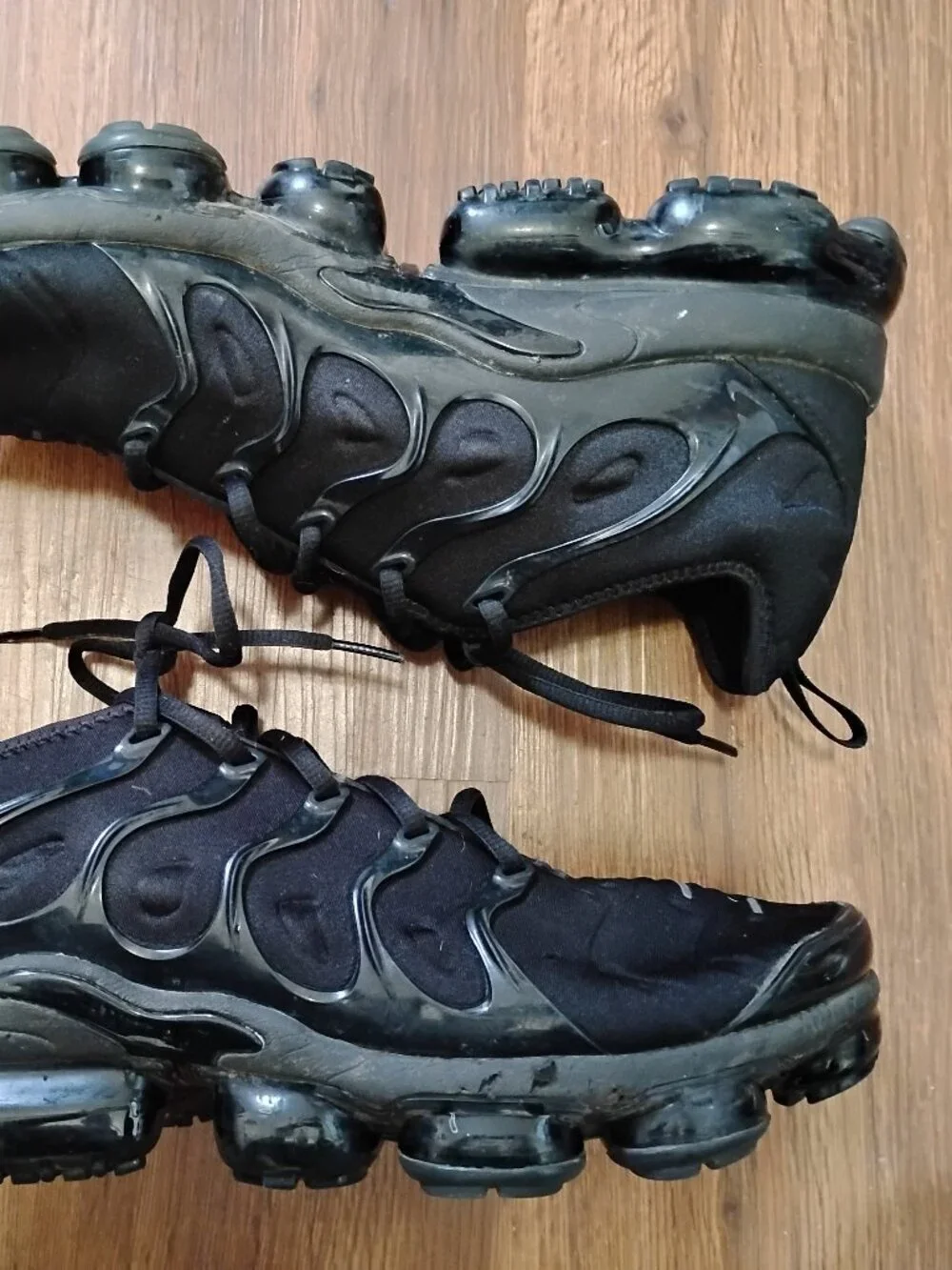 Nike Air VaporMax Plus Triple Black Athletic Shoes Sneakers
